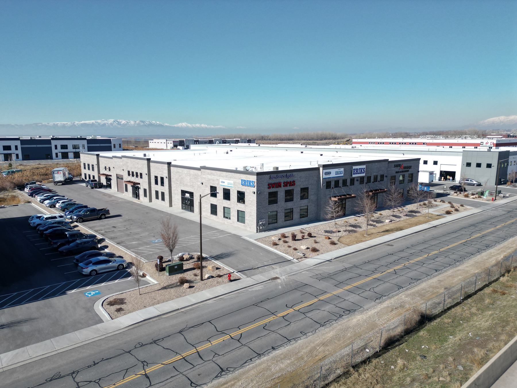 Block flex building with tenant signage